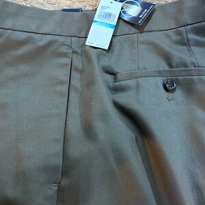 Men’s size 36x31 Izod pants. NWT.  Green khaki color